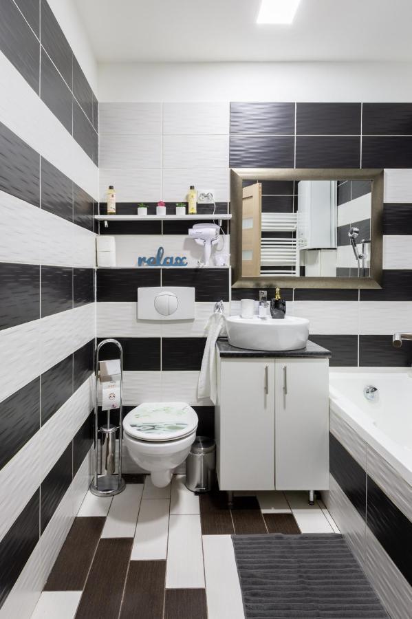 Appartamento H29 Vivien Apartman Budapest Esterno foto