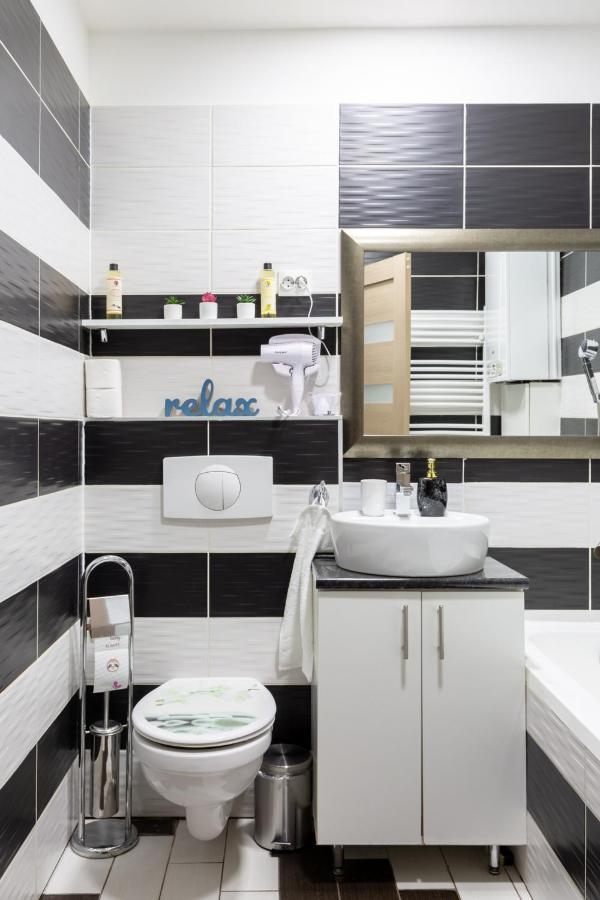 Appartamento H29 Vivien Apartman Budapest Esterno foto