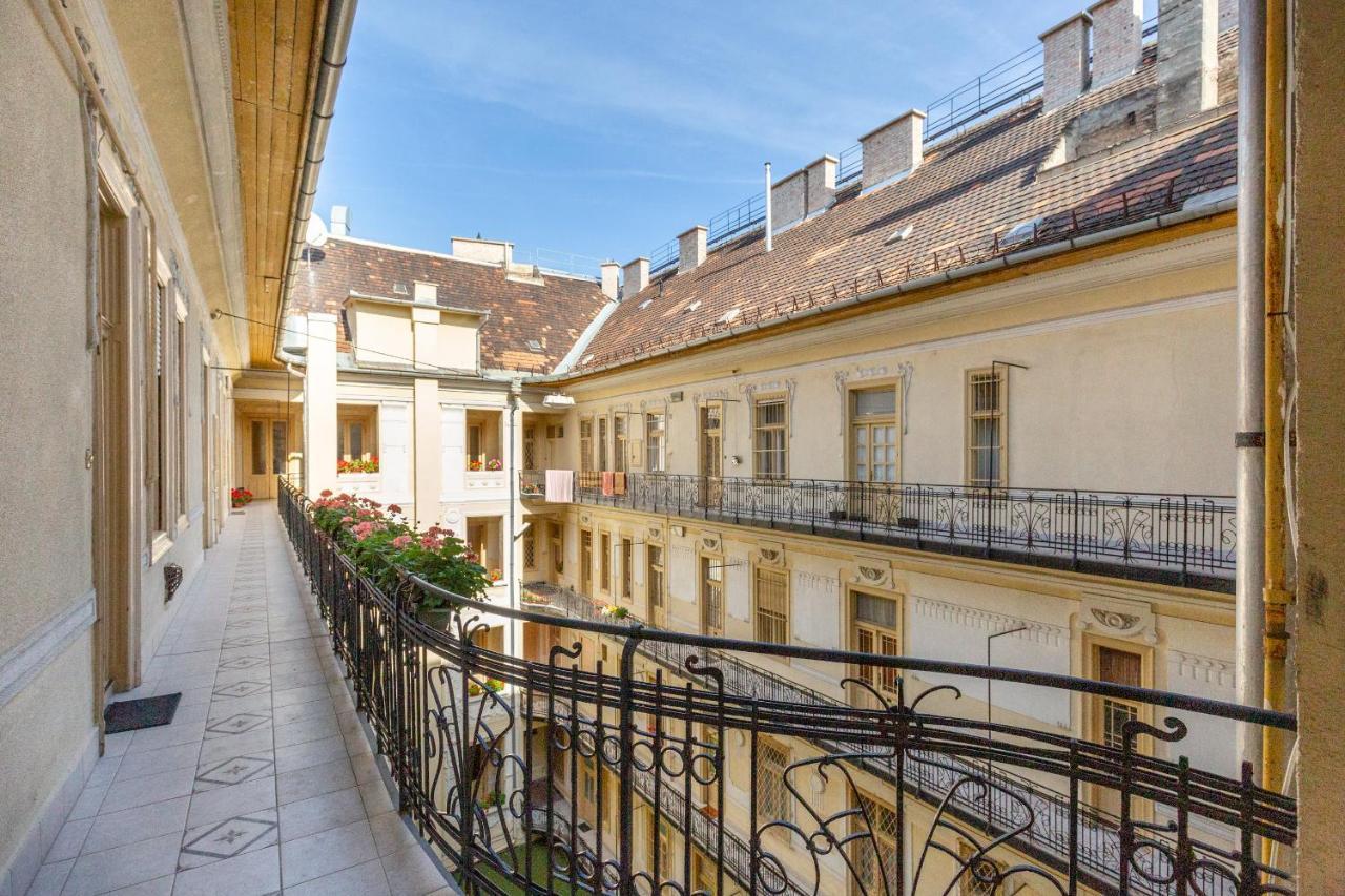 Appartamento H29 Vivien Apartman Budapest Esterno foto